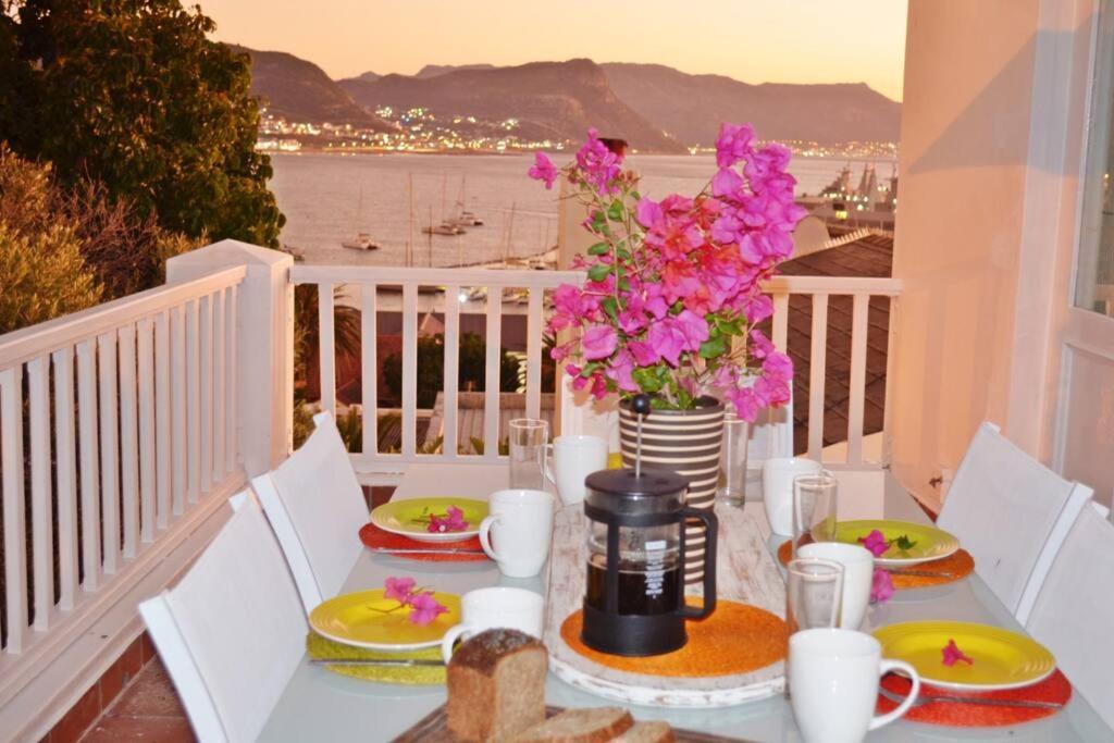 Simonʼs Town Bougainvillea House - The Heart Of Simonstown מראה חיצוני תמונה